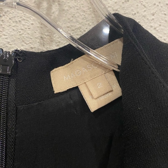 Magaschoni V-Neck Dress Size 2 EUC - Picture 2 of 3